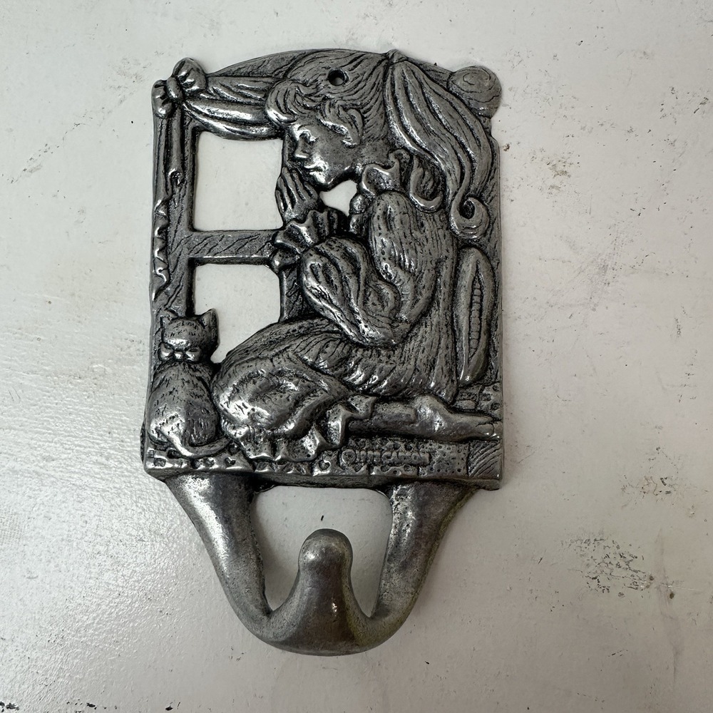 Vintage 1993 Carson Pewter Cat/Girl Praying Wall Metal Hook - Picture 3 of 5
